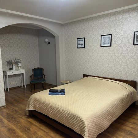 1Кім В Центрі,Вул.Набережна Rivne Exterior foto